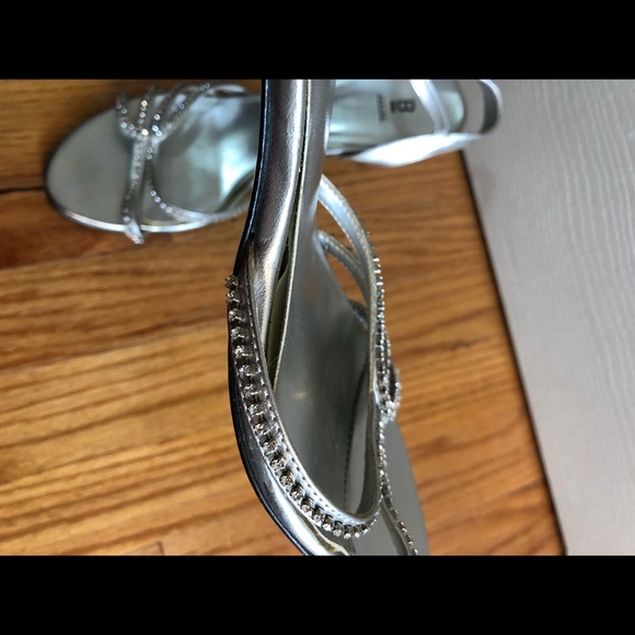 Silver strappy with rhinestones Bakers US women’s 9 - Picture 8 of 8